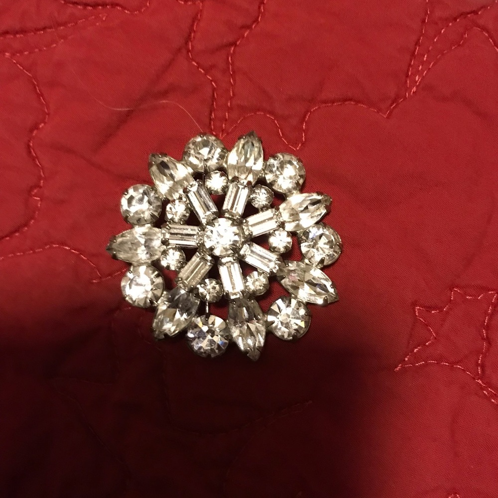 Vintage signed Weiss rhinestone brooch